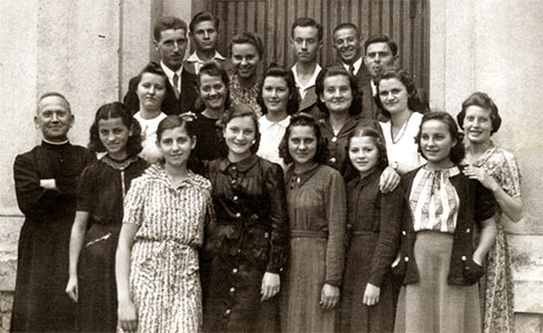 Matilda Cerge and others with Father Andrej Tumpej