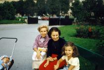 Leon Nachwalgers Lebensgefährtin Berta mit ihrer Tochter und den Enkelkindern