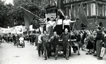 Paul Rona auf der 1. Maidemonstration in Wien, im Jahre 1948