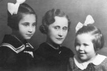 Michal Maud Beer with her mother Katharina Stecklmacherova and her sister Karmela Ben Dom