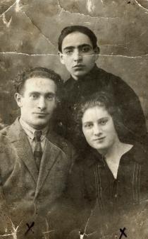 Klara Dovgalevskaya's brother Pinya Dovgalevsky with their sister and her husband Buzya  Dovgalevskaya and Yefim Dovgalevsky