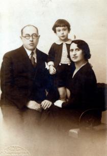 Lev Zakh and his family
