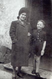 Lev Zakh and his mother Ida Zakh