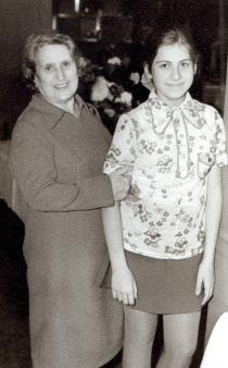Ida Zakh and her granddaughter Ilona Avdeyeva