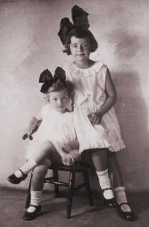 Ruth Strazh and her younger sister Sofia Popova