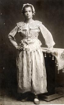 Hana Gasic's aunt Ela Kohen dressed in Turkish costume
