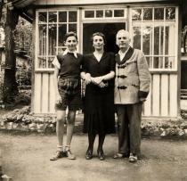 Gabor Paneth and his parents Lajos and Margit Paneth