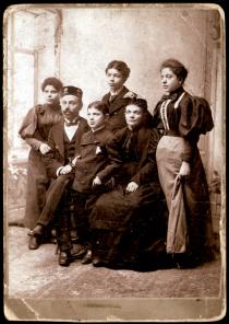 Klara Karpati's mother's family