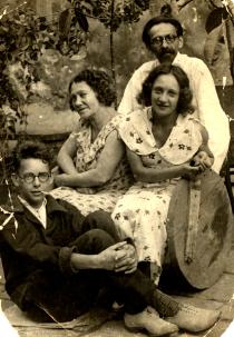 Grigoriy Galunskiy with his family