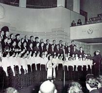 Nina Polubelova and the choir of the Riga Philharmonic