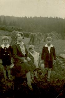 Daniel Bertram with his mother, sister and brother