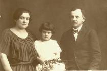 Renata Zisman with her parents Berta and Artur Springut