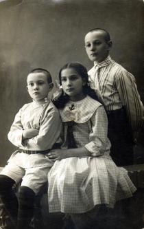 Inna Rajskaya's father, aunt and uncle: Ilya Iosifovich Shif,  Eli-Sheva Shif, and  Max Shif.