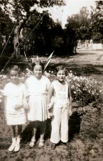Judita Sendrei and her little friends, Eva Nagy and Vera Polgar, 
in front of the Sendrei family's summer cottage in Palic