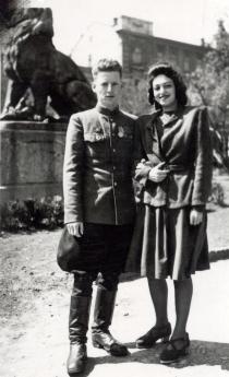 Arnold Fabrikant with his fiancee Nathalia Yampolskaya