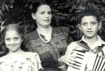 Esther Ostrovskaya with her children Sophia Lifshitz and Gennadiy Ostrovski