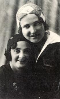 Faina Minkova's maternal aunt Slava Shyfrinson with her friend
