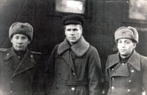 Faina Minkova's father Yuzik Minkov with his comrades