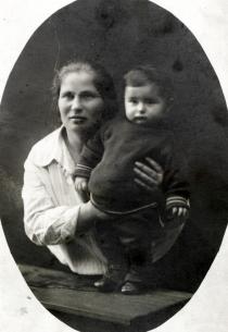Meyer Tulchinskiy and his mother