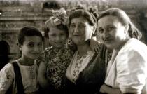Roman Barskiy with his family: mother Bertha Kazakova, grandmother Freida and sister Elena