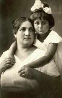 Ronia Finkelshtein with her mother Adel Finkelshtein
