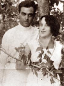Nusia Gonopolskiy and Rosa Gonopolskaya
