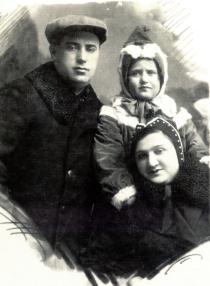 Seraphima Gurevich's uncle,Yankel Zastavkis, with 
his wife Clara Zastavkis and their daughter Lialia Zastavkis