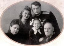Seraphima Gurevich's uncle, Mikhail Zastavkis with his family