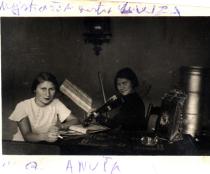 Lujza Wohlwert and Anusa Abrahamovic