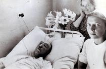 Lejb Perelmut in hospital