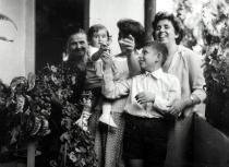 Shimon Danon's family, his sister Simha Moshe Danon and her son Iosif  Iosif