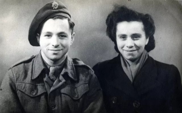 Kitty Suschny und ihr Bruder Harry in den 1940er-Jahren in England