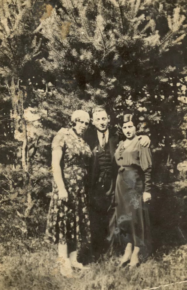 Berl Plager with his wife Beile Plager and their friend