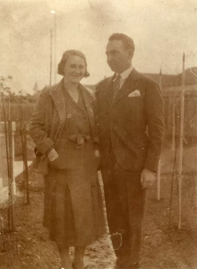 Steinmetz Bella az elsõ férjével