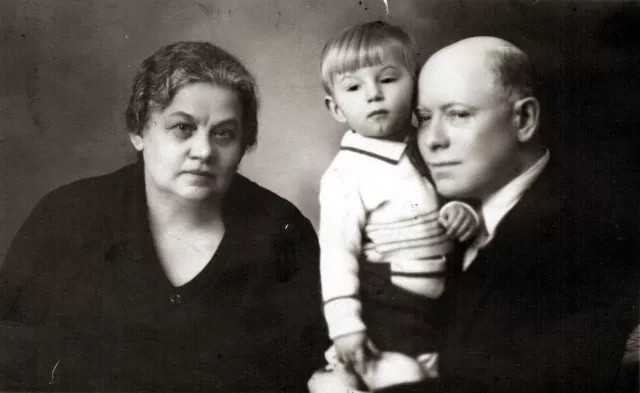 Stefan Guth and his grandparents