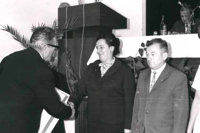 Gertrúda Milchová receiving a work award