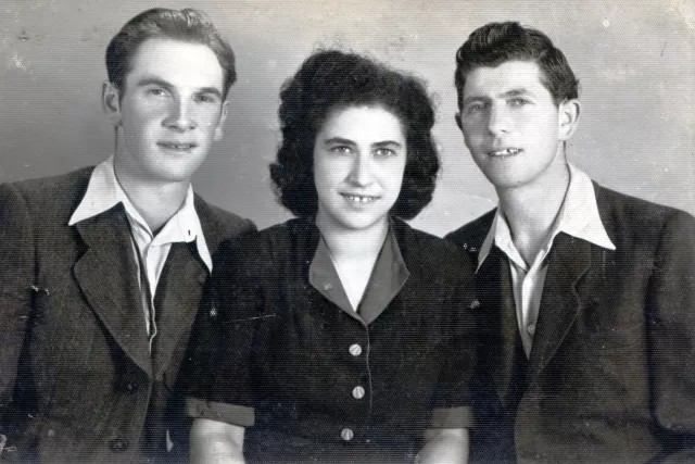 Feldmárová Irena a férjével és a bátyával