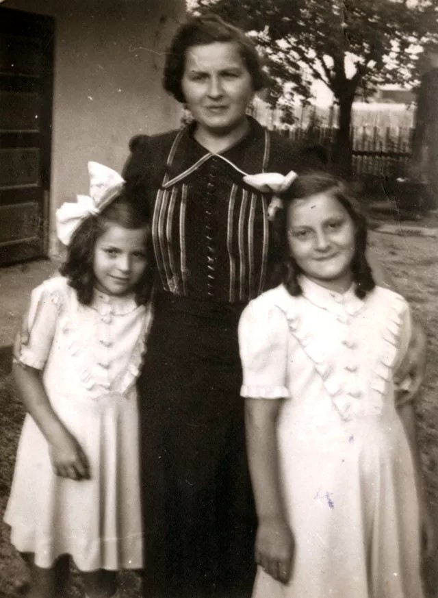 Matilda Cerge with her sister Breda Simonovic and mother Dona Kalef
