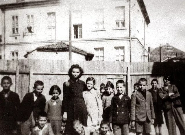Matilda Albuhaire with her students