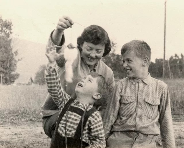 Miroslava Auerbachova with her children
