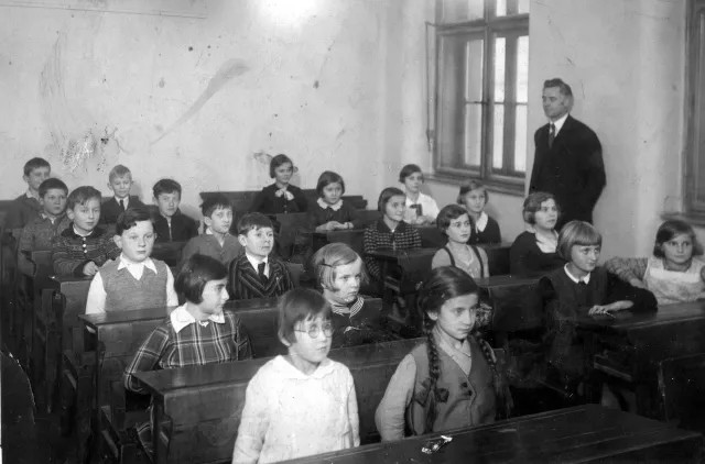 Ruth Goetzova in elementary school