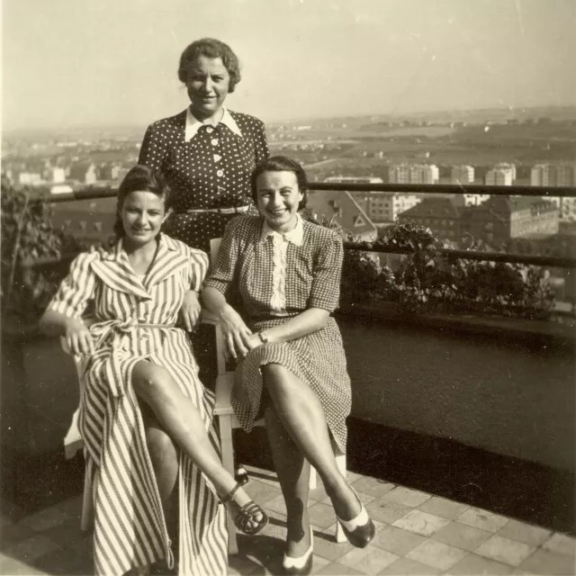 Viera Slesingerova with her mom Helena Pollakova and a relative