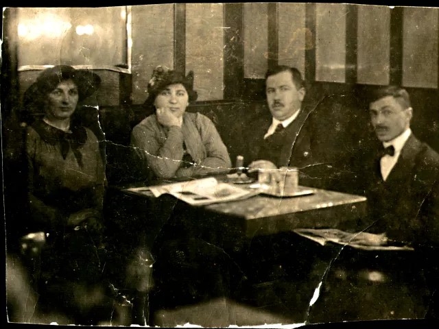 Friedmann Ferenc feleségével és a Grünbaum házaspárral