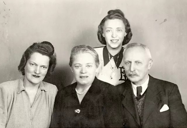 Hedvig Endrei with her parents and sister-in-law