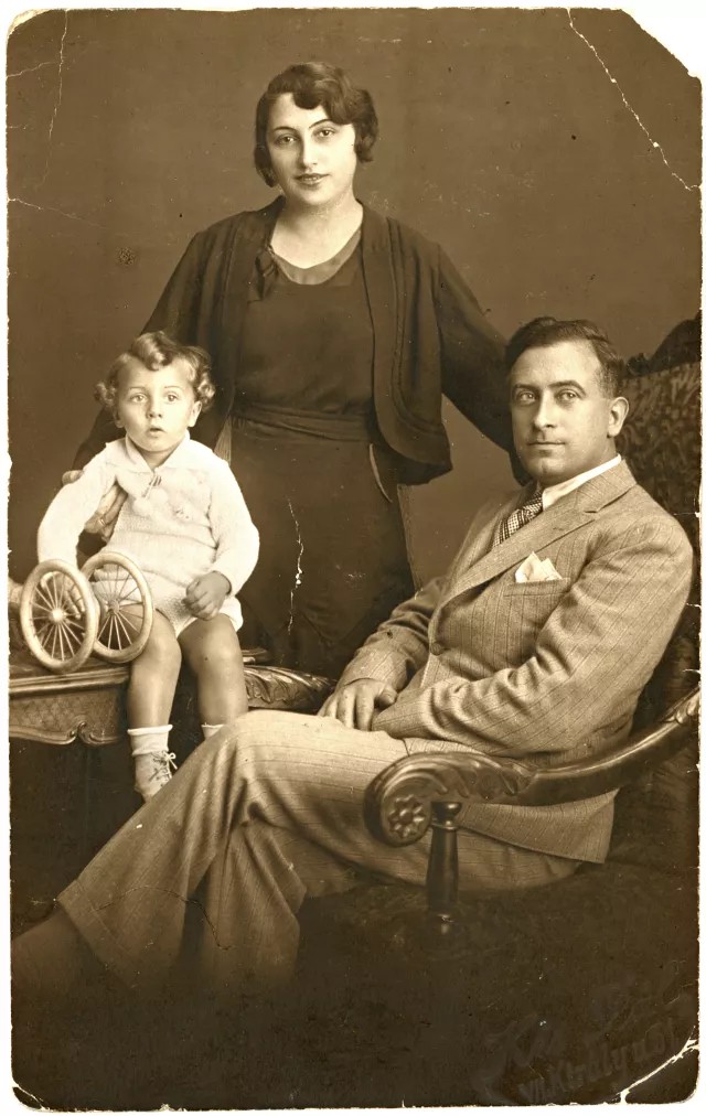 Thomas Molnar with his parents