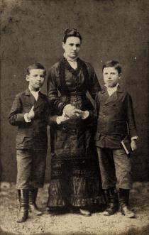 Ferenc Sandor's great-great-aunt Fani Rozsa with her sons