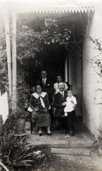 Gustav Singer mit seiner Familie