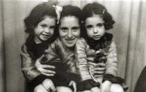 Paul Lewins gute Freundin Esther Rosenberg mit ihren Töchtern