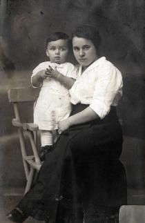 Rosa Pick mit ihrem Sohn Walter