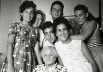 Zwi Bar-David with his grandmother Golda Braw and cousins